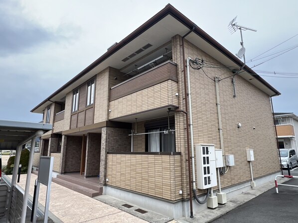 フェリア香呂Bの物件外観写真